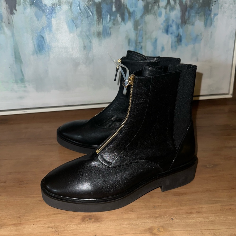 Stuart Weitzman lodge Charlie Zip Ankle Boots. Size 38.5  (8 8.5 or 9)NEW winter